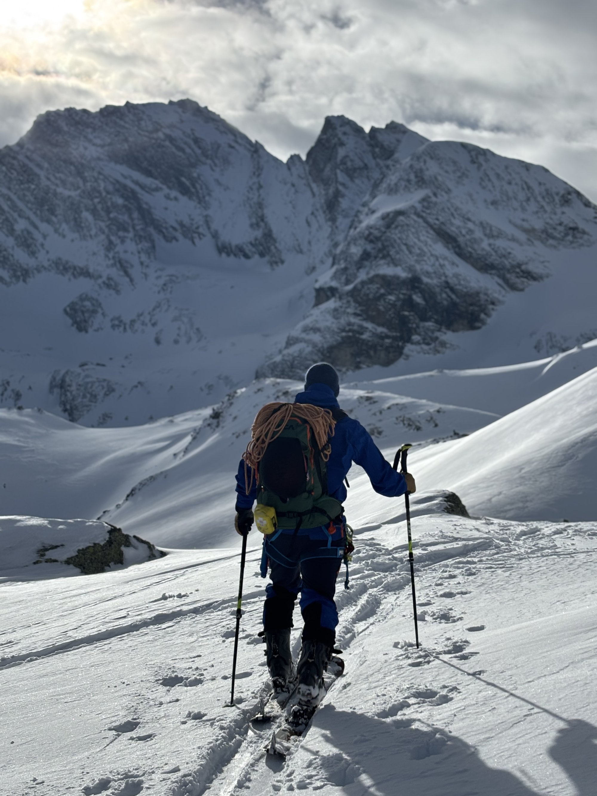 Skitour im Hochgebirge — Symbol für Expedition