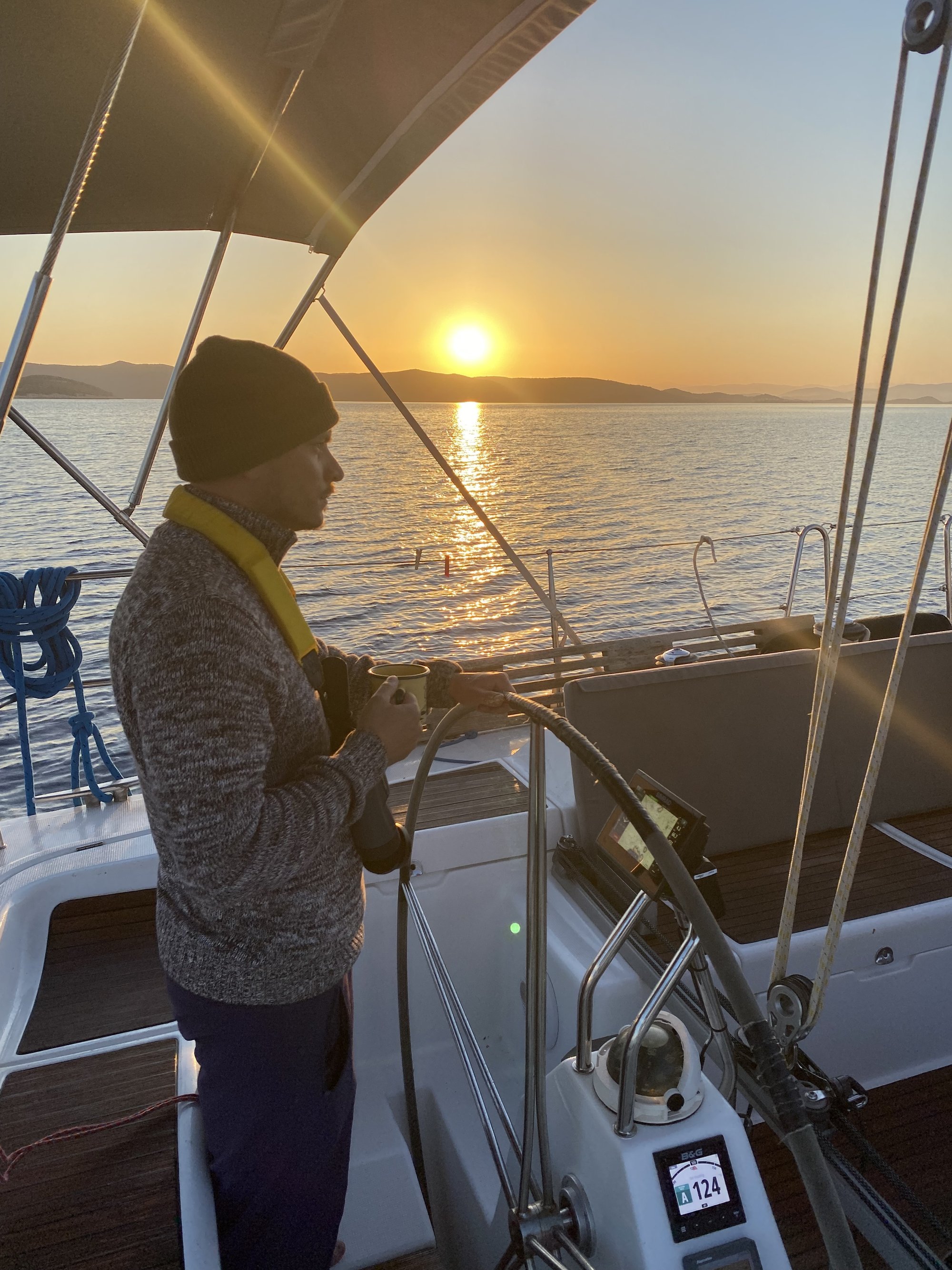 Sailing Edition — Sonnenaufgang am Steuer