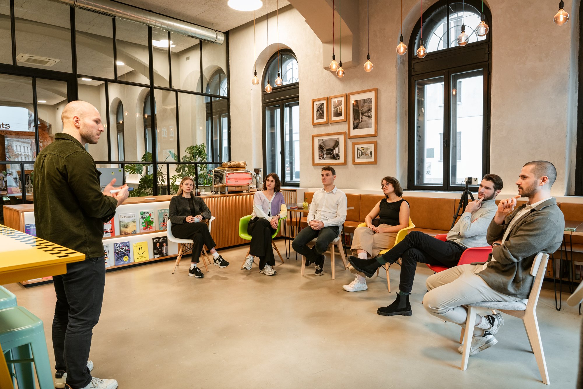 Workshop mit Führungskräften — Gabriel im Dialog mit einer Gruppe